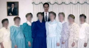 Warren Jeffs with eight female members of the FLDS whose faces have been blurred